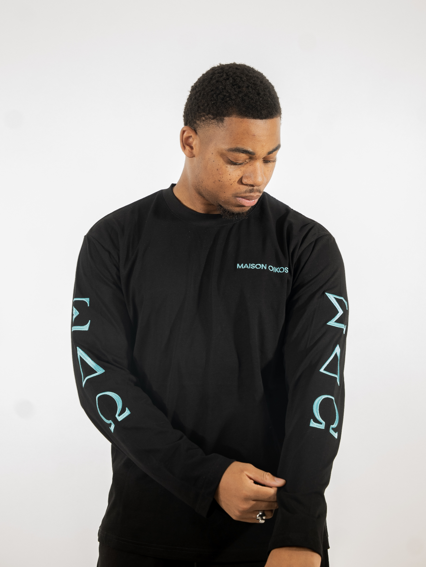 T-Shirt Manches Longues Brodé Motifs Grecs – Maison Oikos